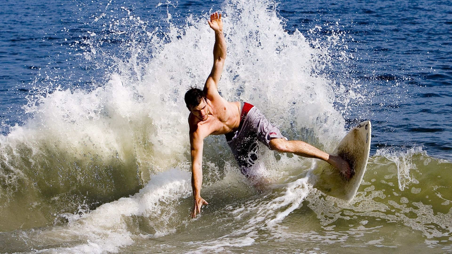 乐鱼体育在线网站-14场6球7助！巴萨捡到宝，28岁正值巅峰，自愿降薪儿萨梦，巴萨msg